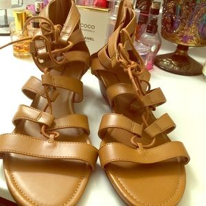 Size 12W tan sands